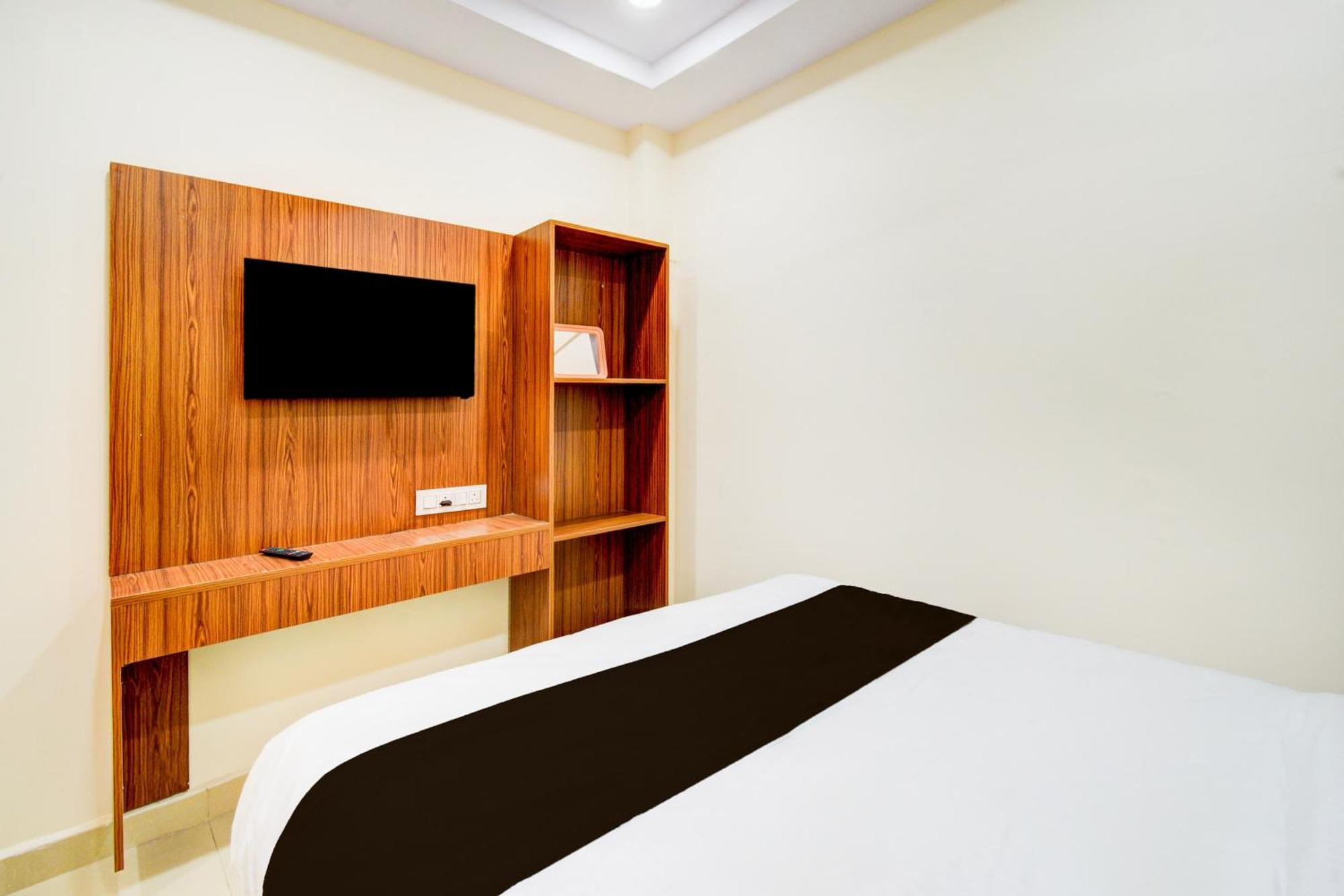 Hotel O D N Groups Sururnagar Esterno foto